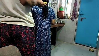 Didi kitchen mein khana paka rahi thi maine use pataya aur chudai kardi Hindi awaaz mein xxx video 